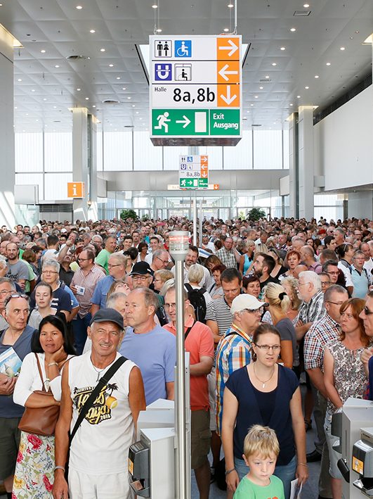 Caravan_Salon_Messe_Eingang