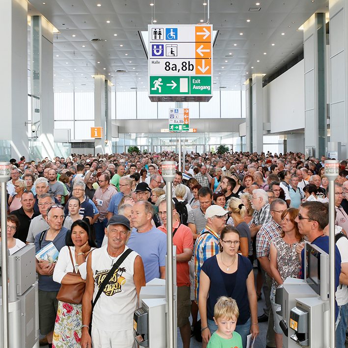 Caravan_Salon_Messe_Eingang