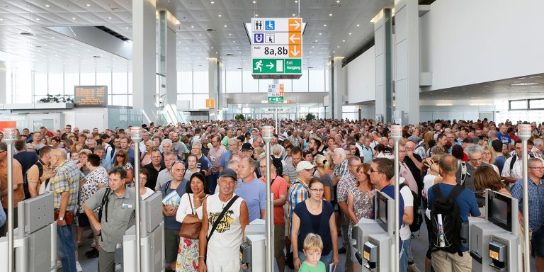 Caravan_Salon_Messe_Eingang