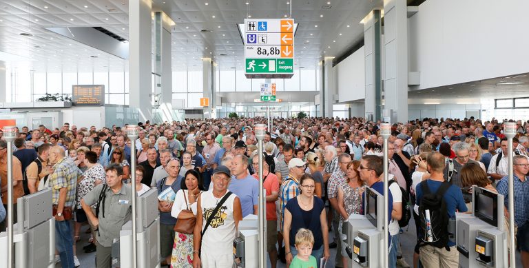 Caravan_Salon_Messe_Eingang