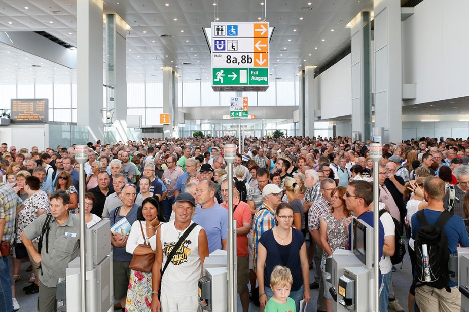 Caravan_Salon_Messe_Eingang